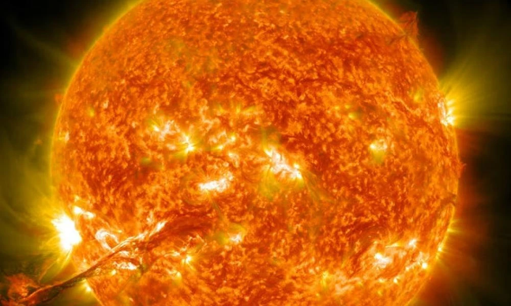 Διάστημα: Ηλιακή καταιγίδα θα «χτυπήσει» αύριο τη Γη